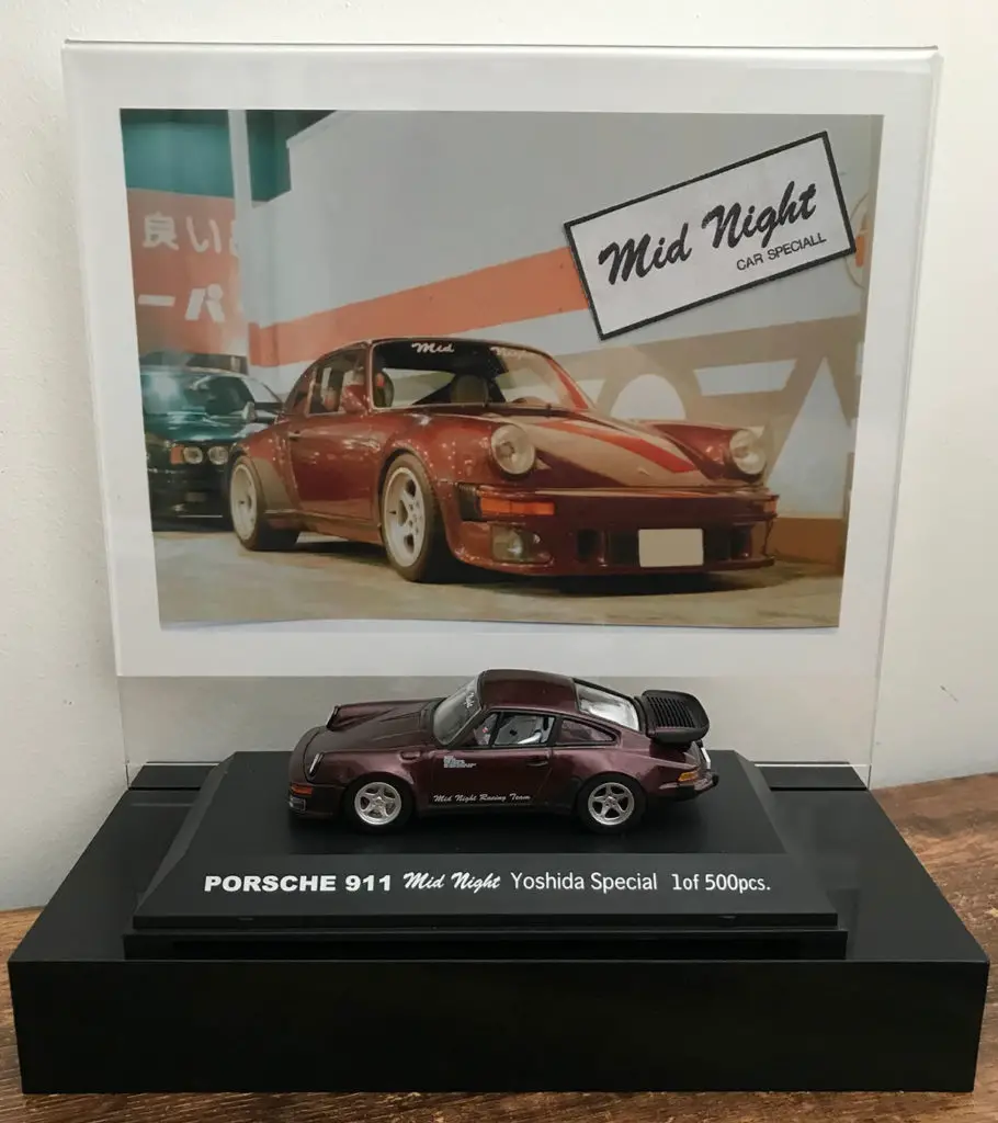 The Yoshida specials 930 Turbo (Blackbird Porsche) and Mid Night Club member's cars